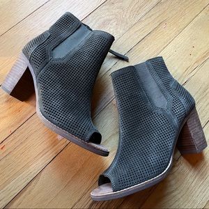 Toms Majorca Peep Toe Perforated Wedges Booties Olive 7.5